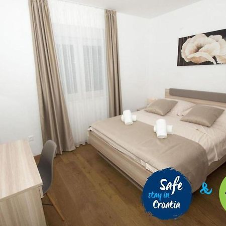 Lct Apartment Laura Omiš Buitenkant foto