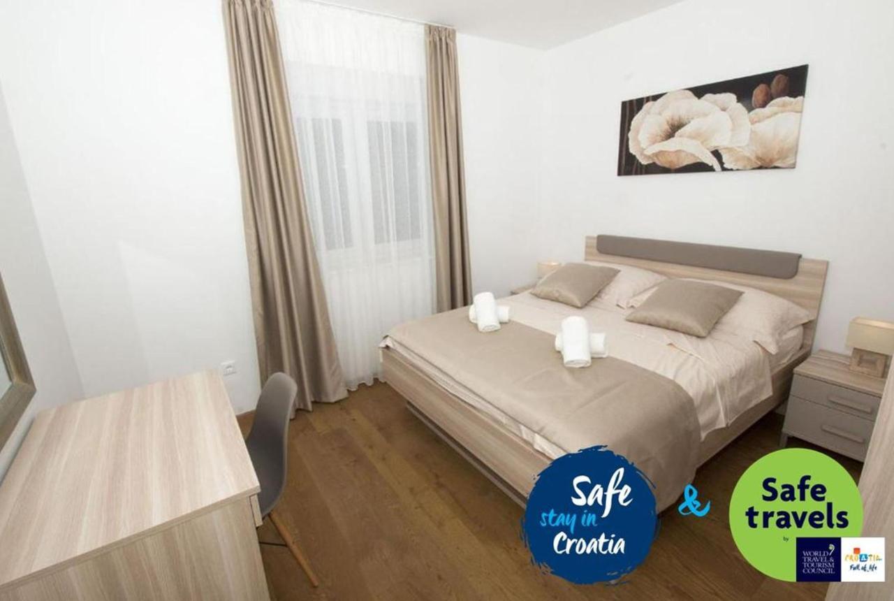 Lct Apartment Laura Omiš Buitenkant foto