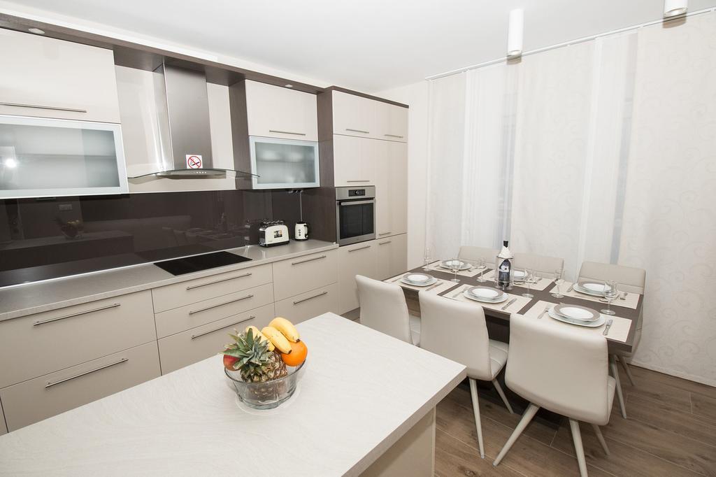 Lct Apartment Laura Omiš Buitenkant foto