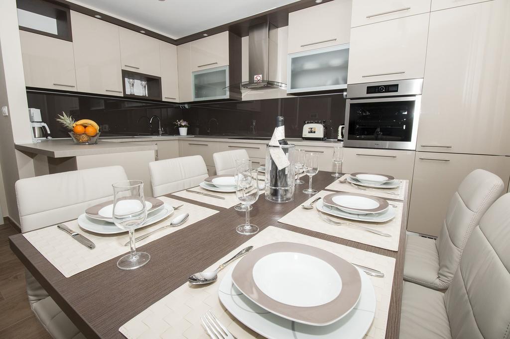 Lct Apartment Laura Omiš Buitenkant foto
