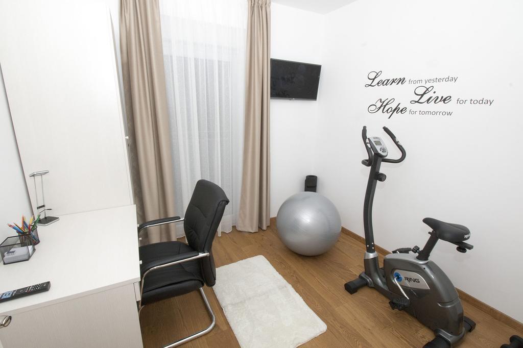 Lct Apartment Laura Omiš Buitenkant foto