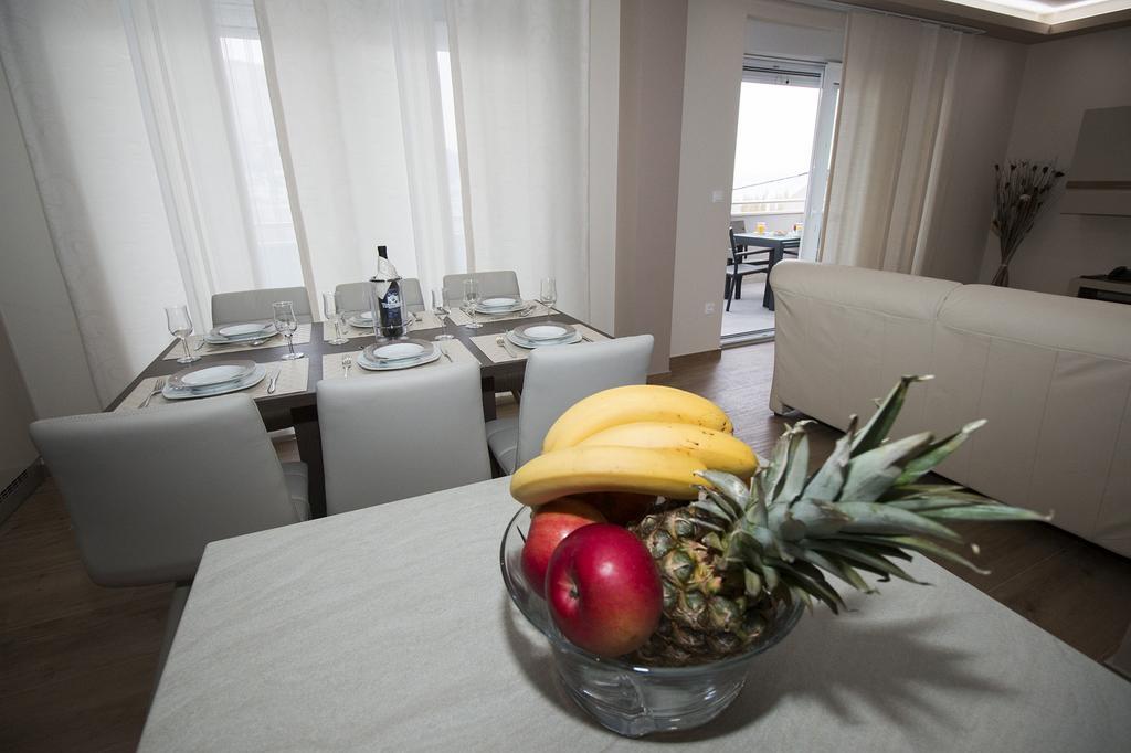 Lct Apartment Laura Omiš Buitenkant foto