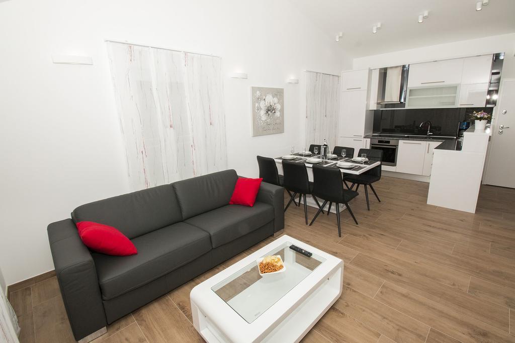 Lct Apartment Laura Omiš Buitenkant foto