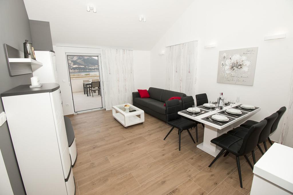 Lct Apartment Laura Omiš Buitenkant foto