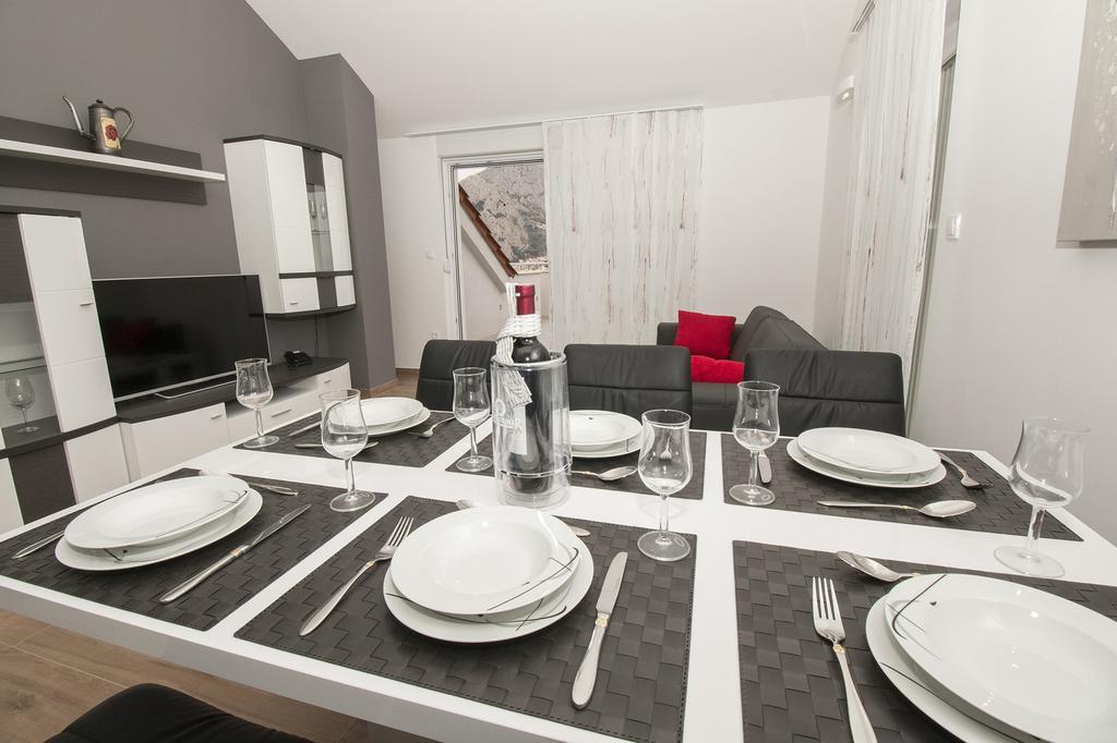 Lct Apartment Laura Omiš Buitenkant foto