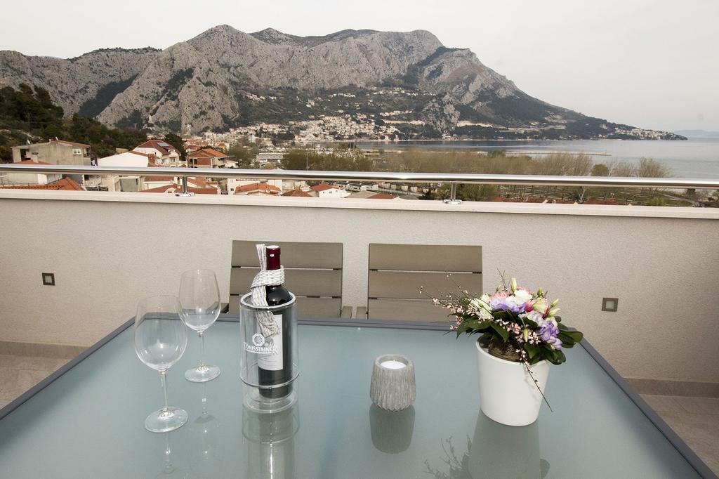 Lct Apartment Laura Omiš Buitenkant foto