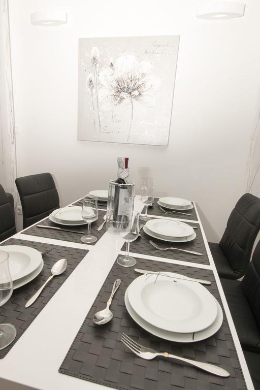 Lct Apartment Laura Omiš Buitenkant foto
