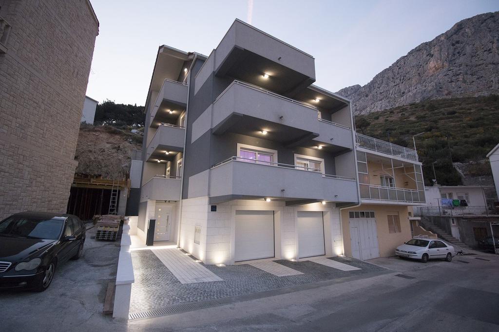 Lct Apartment Laura Omiš Buitenkant foto