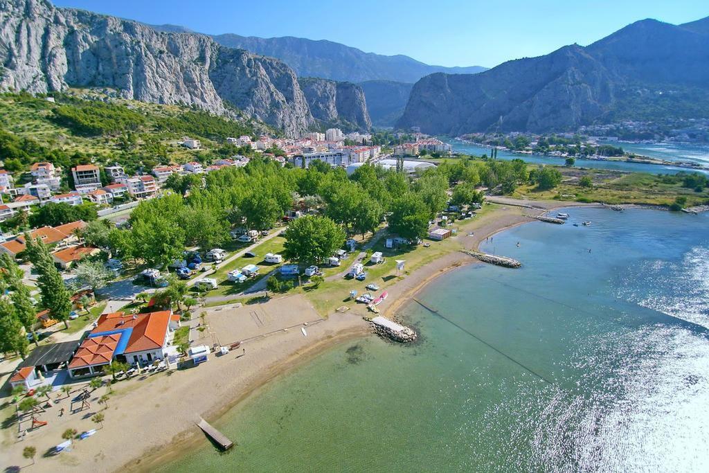 Lct Apartment Laura Omiš Buitenkant foto